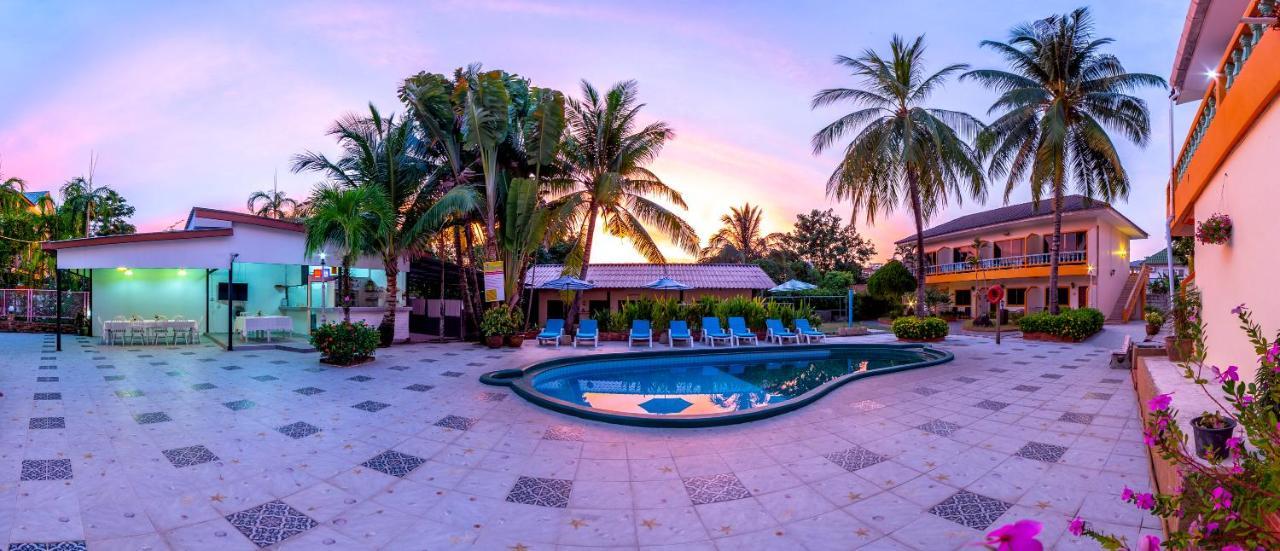 Coconut Resort Hotel Patong Exterior photo