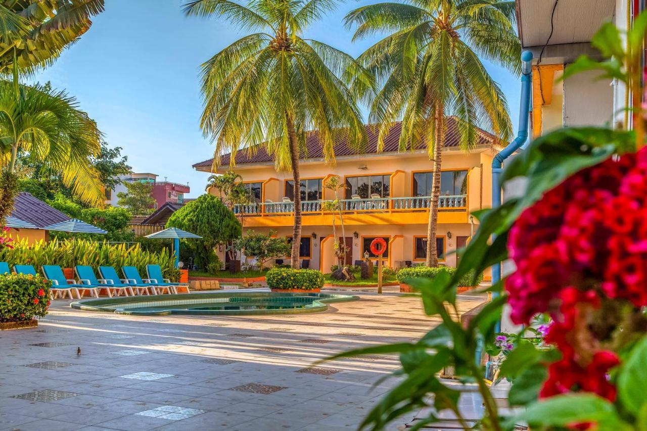 Coconut Resort Hotel Patong Exterior photo